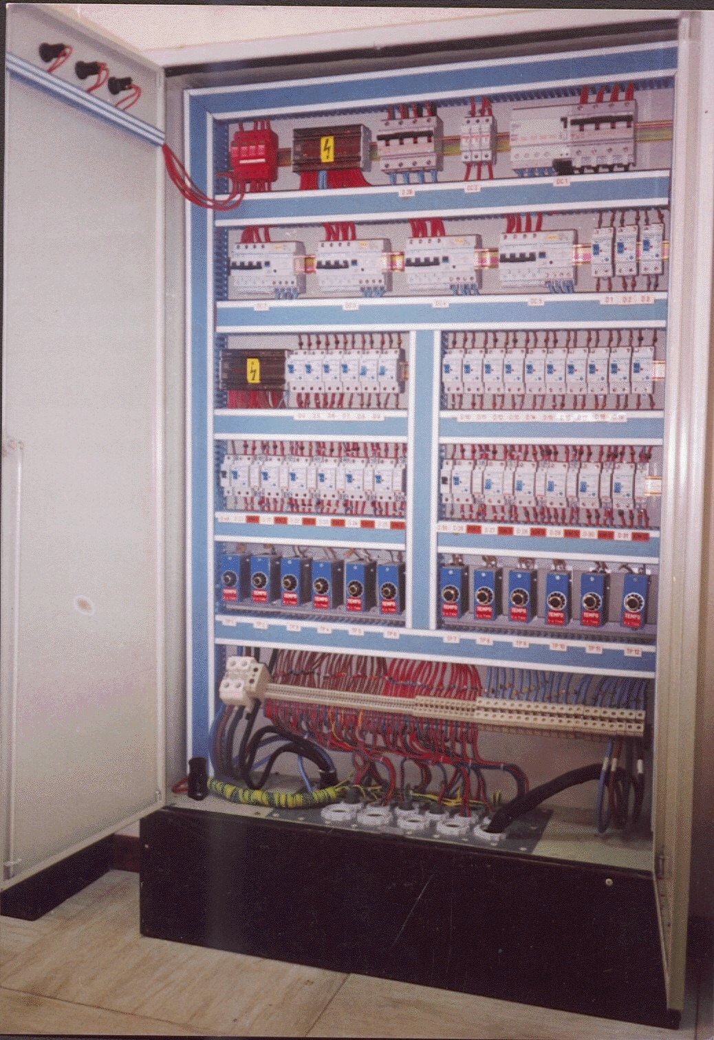 Armoire1_Asecna – Aga Andrianarijaona