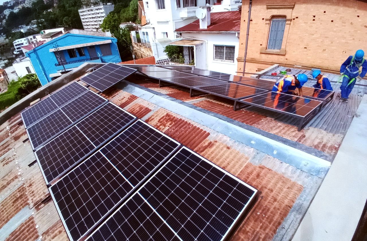 Img_Installation-Solaire – Rojo Ranaivo Rajaonarisoa